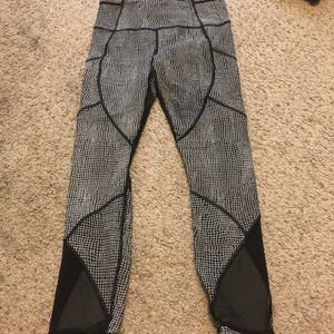 Lululemon size 6 cropped leggings